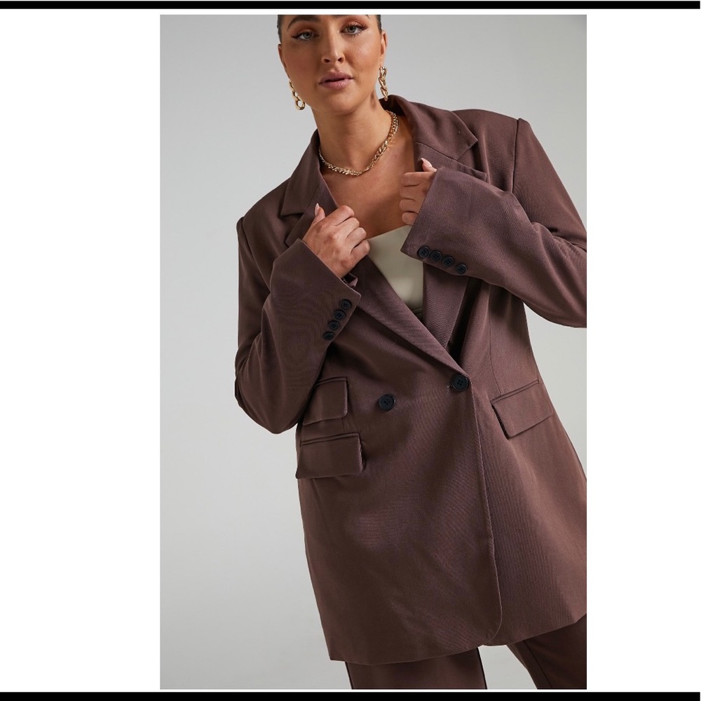 Oversized brown blazer
